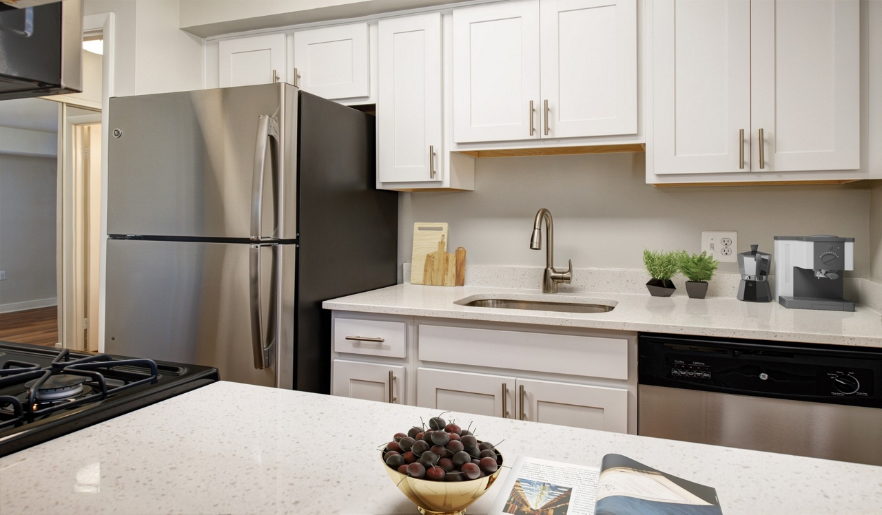 Foxchase Apartments - Alexandria, VA - Kitchen