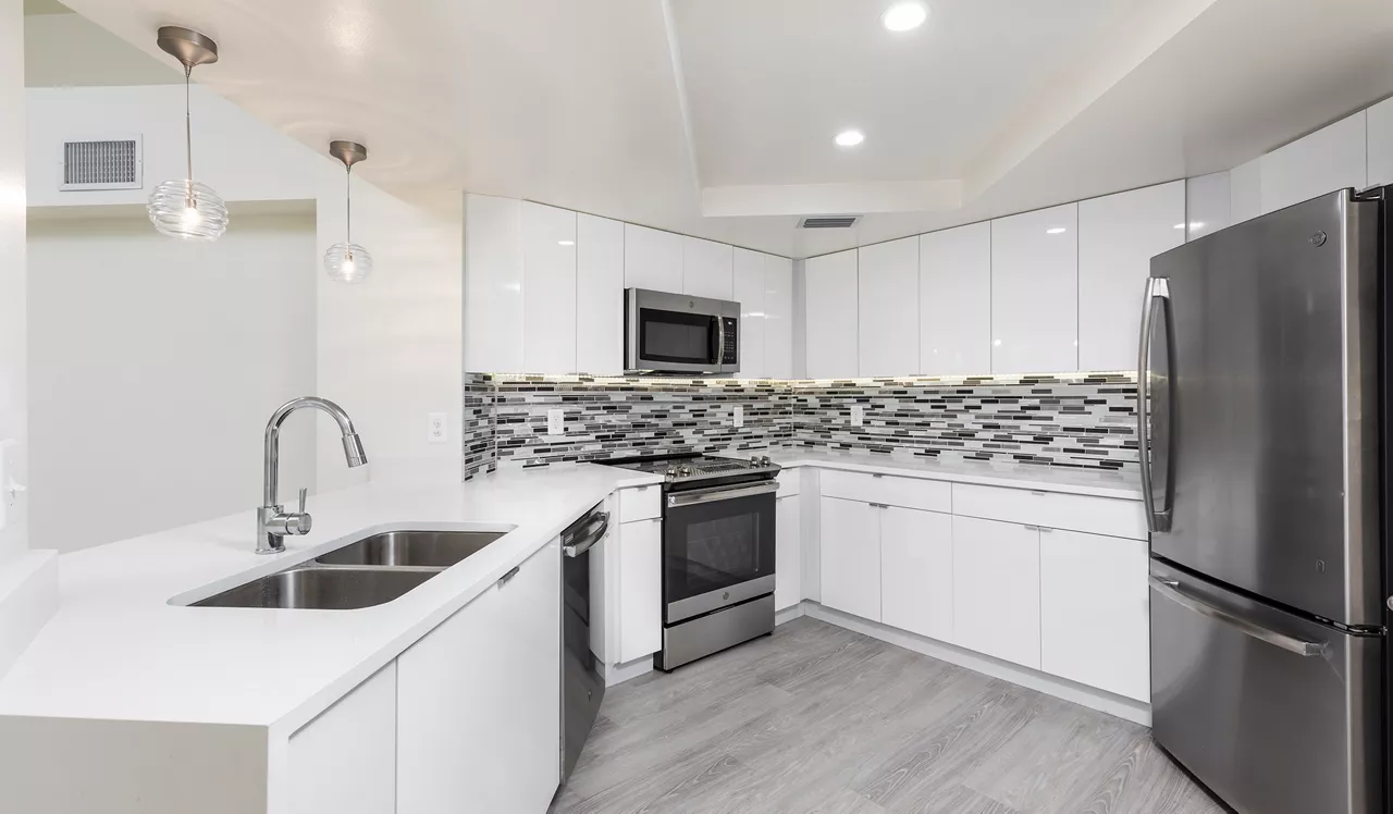 Waterways Village - Miami FL - Kitchen