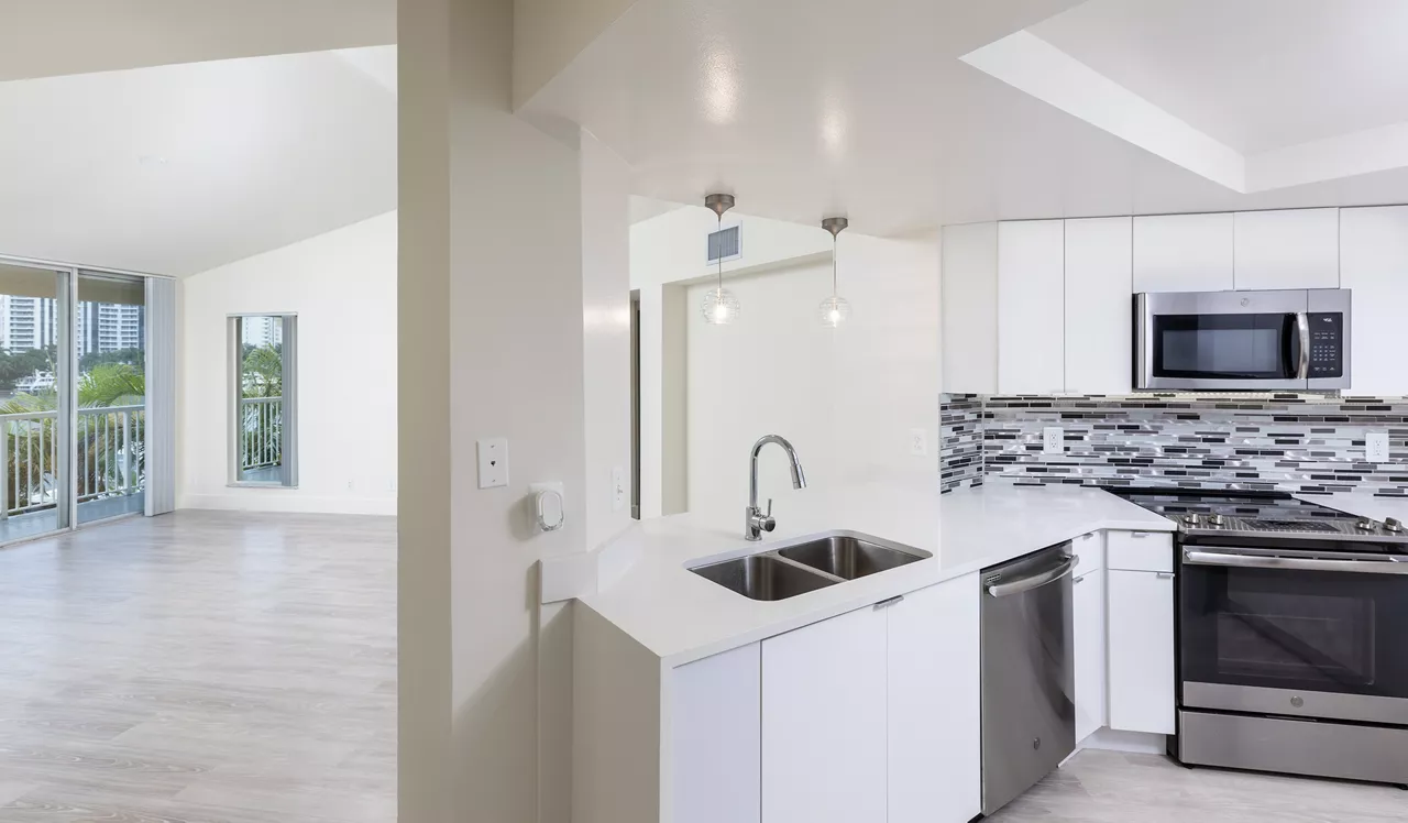 Waterways Village - Miami FL - Kitchen