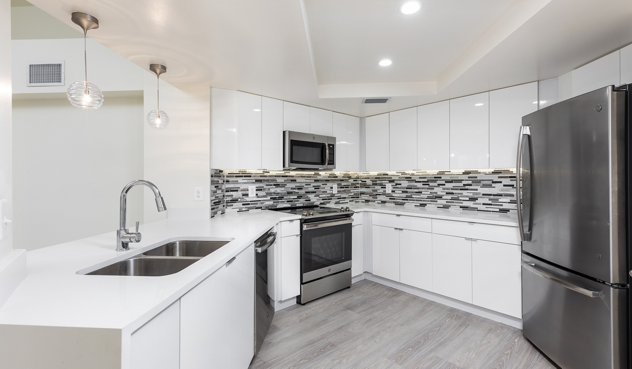 Waterways Village Apartments - Aventura, FL - Interior Kitchen