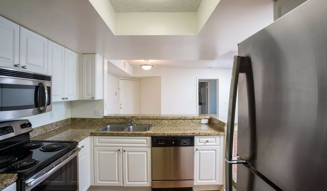 Waterways Village - Aventura, FL - Kitchen