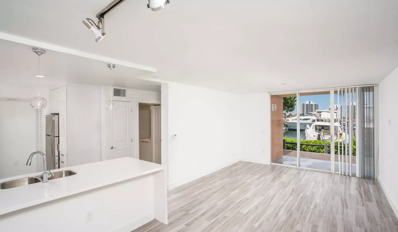 Waterways Village - Aventura, FL - Kitchen