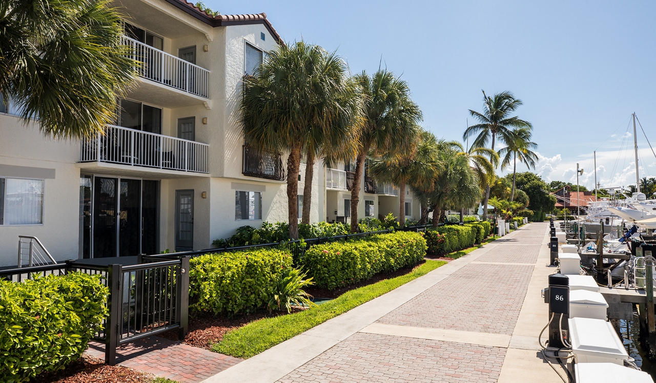 Waterways Village - Aventura FL - boardwalk