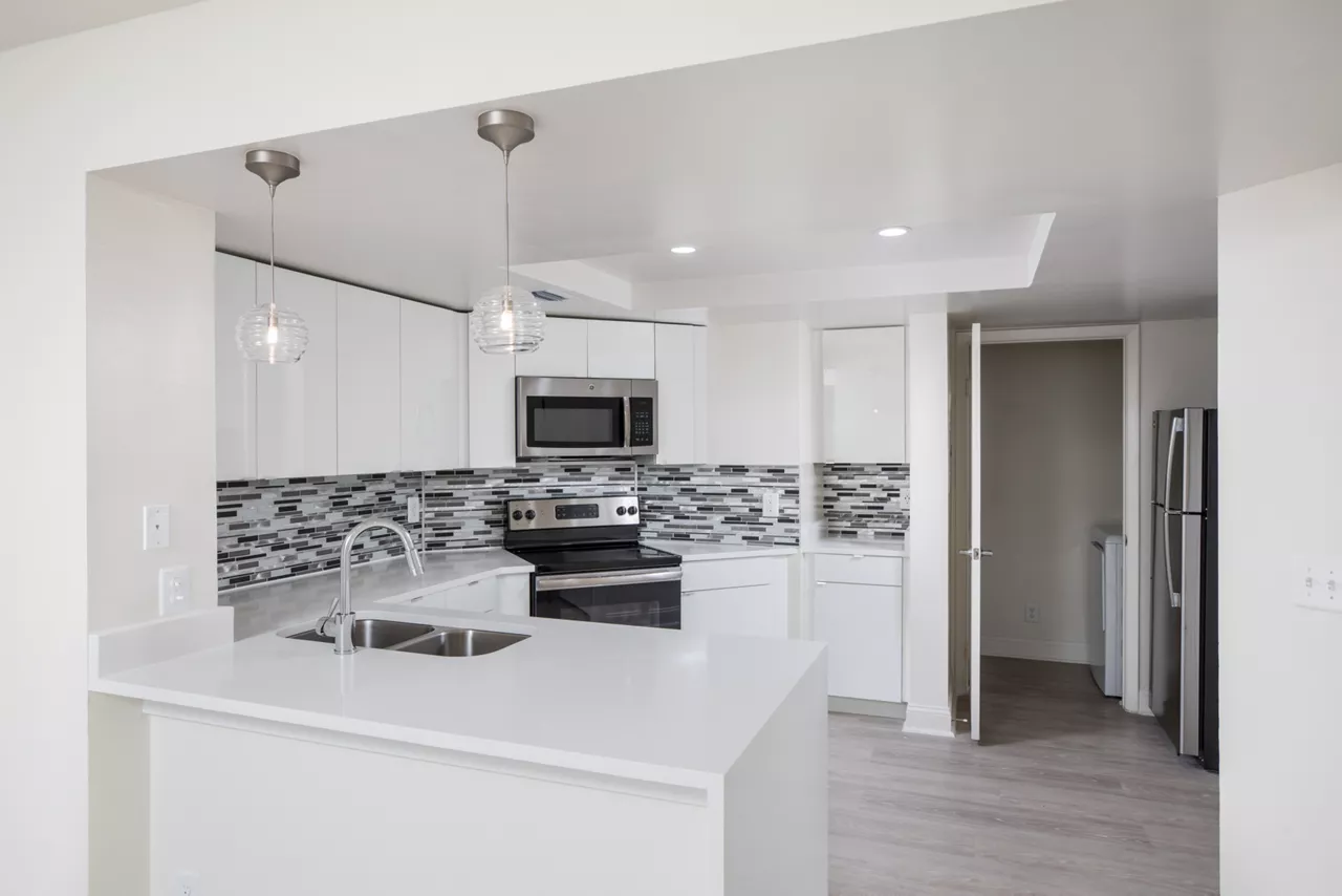 Waterways Village - Aventura, FL - Kitchen