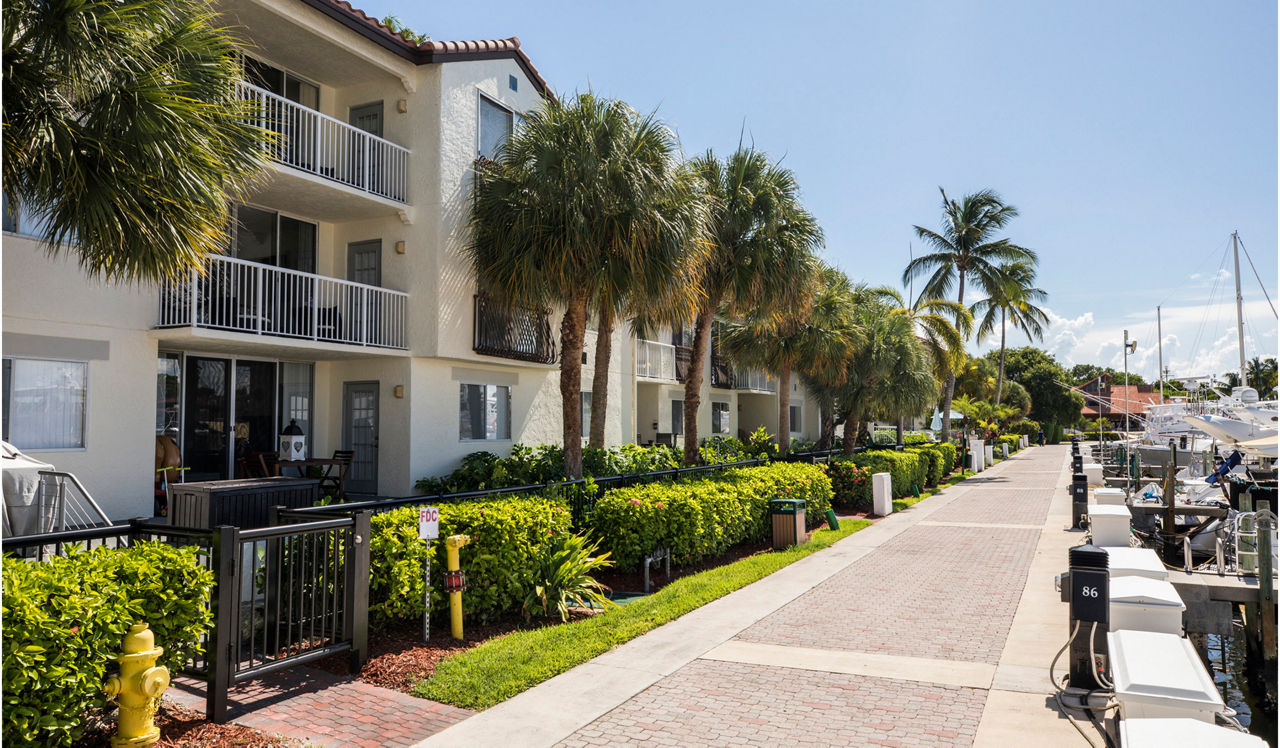 Waterways Village - Aventura, FL - Marina walk