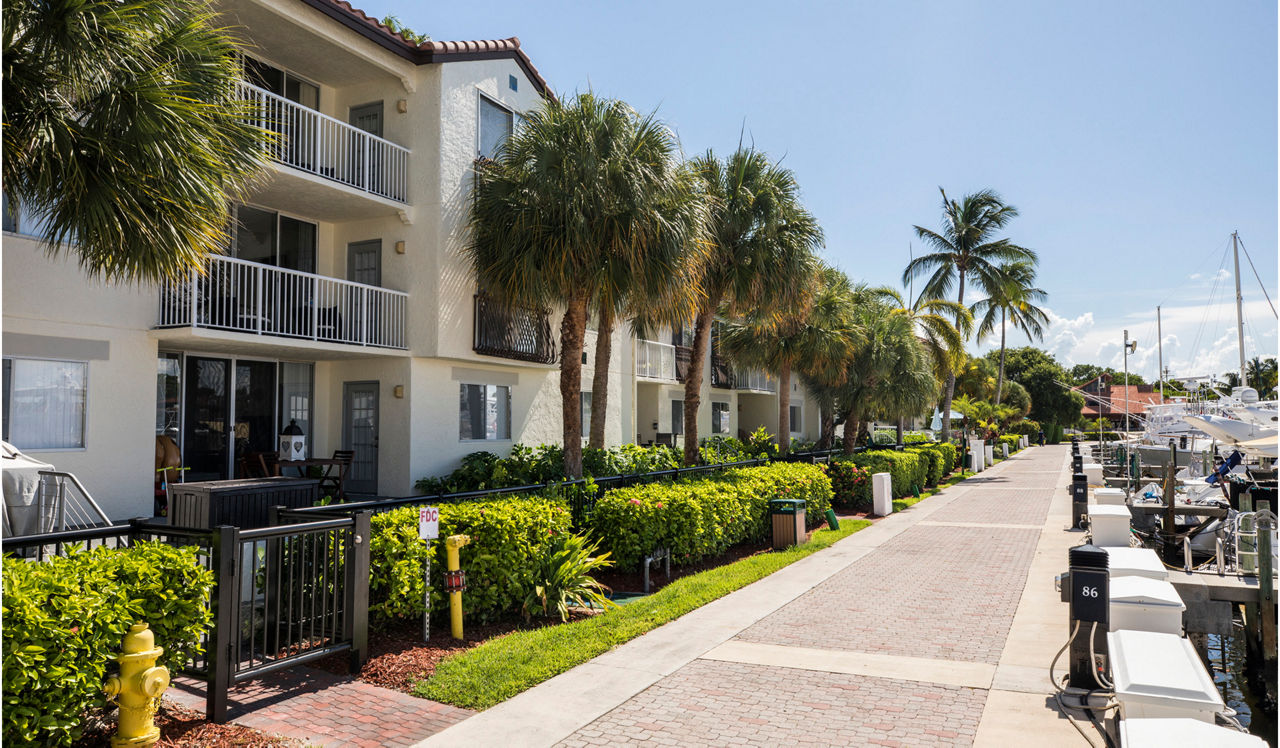 Waterways Village - Aventura, FL - Exterior