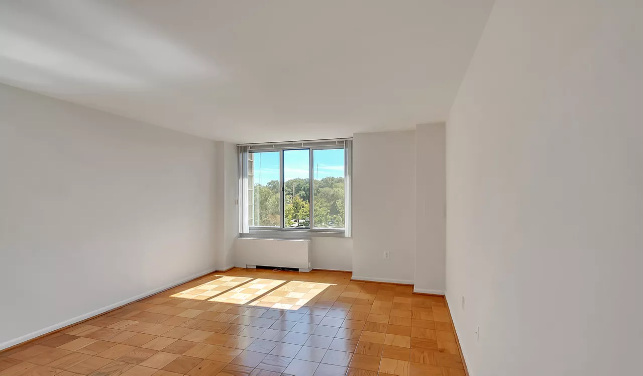 Willard Towers - Chevy Chase, MD - Bedroom