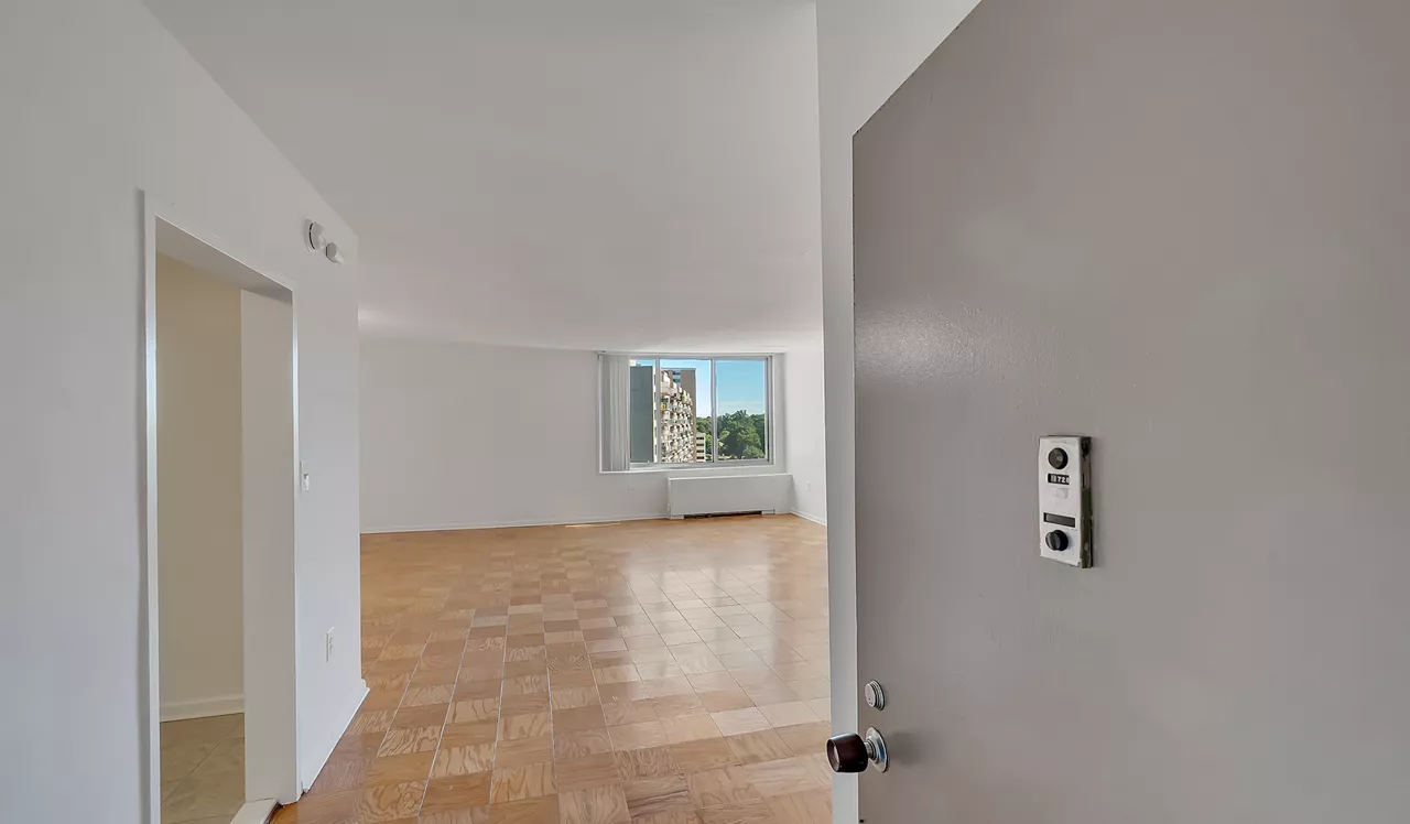 Willard Towers - Chevy Chase, MD - Entryway