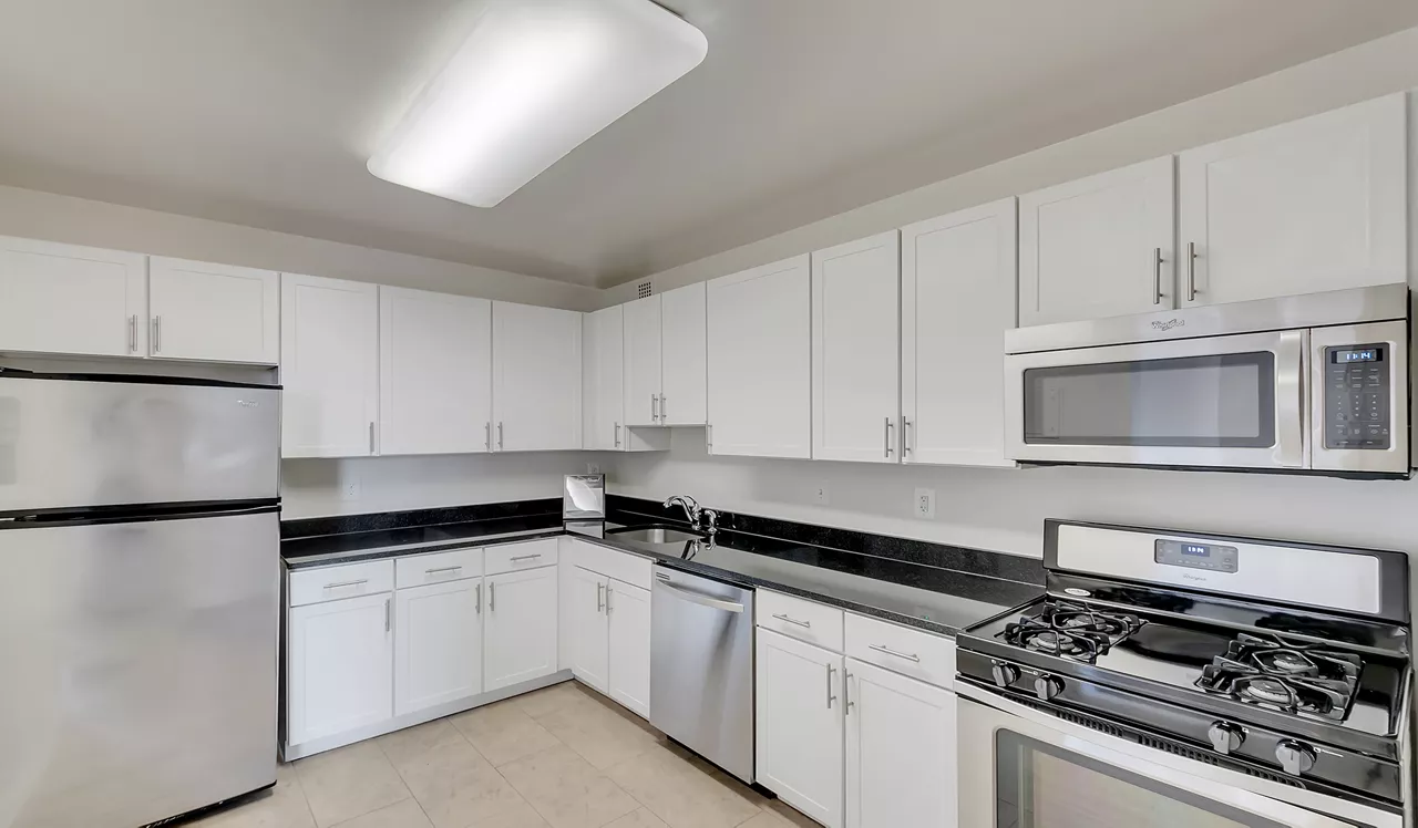 Willard Towers - Chevy Chase, MD - Kitchen