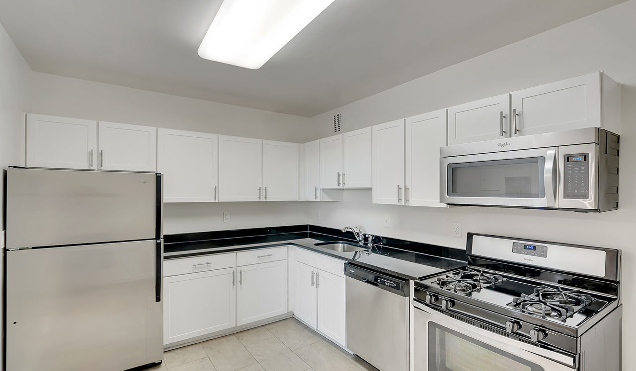 Willard Towers - Chevy Chase, MD - Kitchen