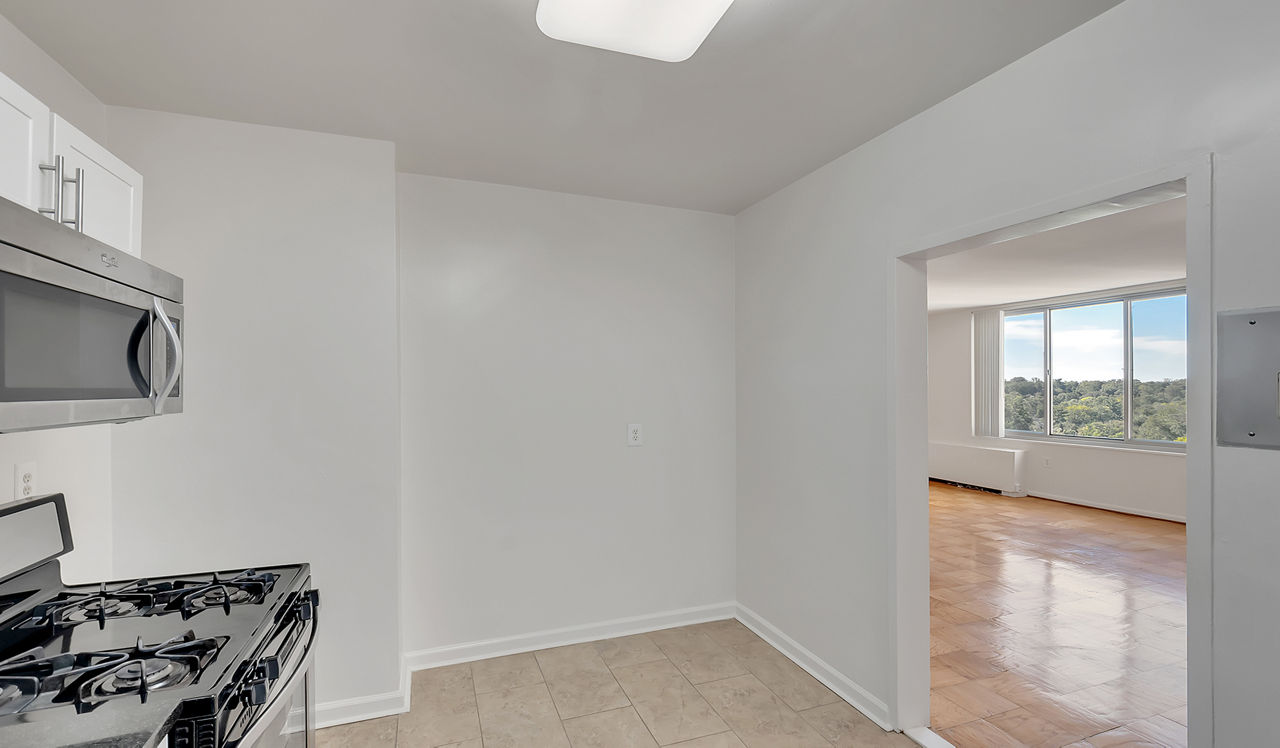 Willard Towers - Chevy Chase, MD - Kitchen