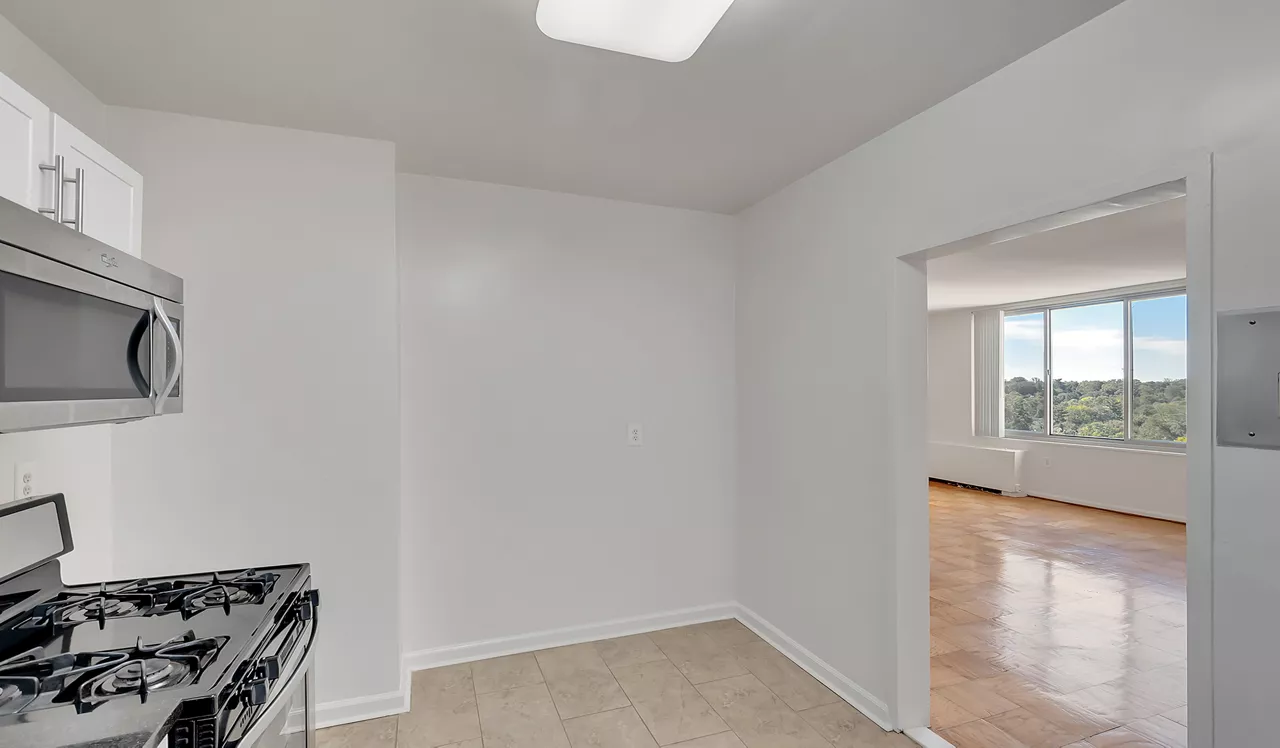 Willard Towers - Chevy Chase, MD - Kitchen