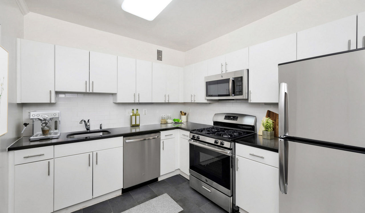 Willard Towers - Chevy Chase, MD - Kitchen