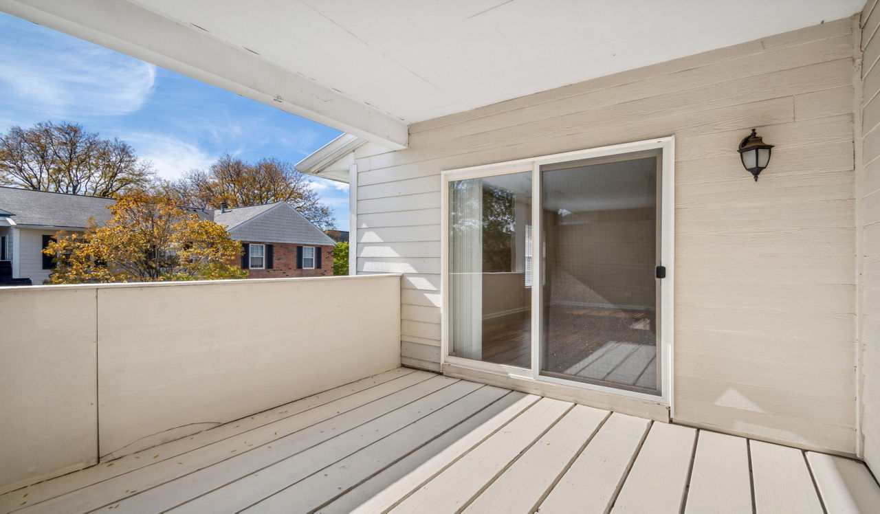 Willow Bend - Rolling Meadows, IL - Balcony