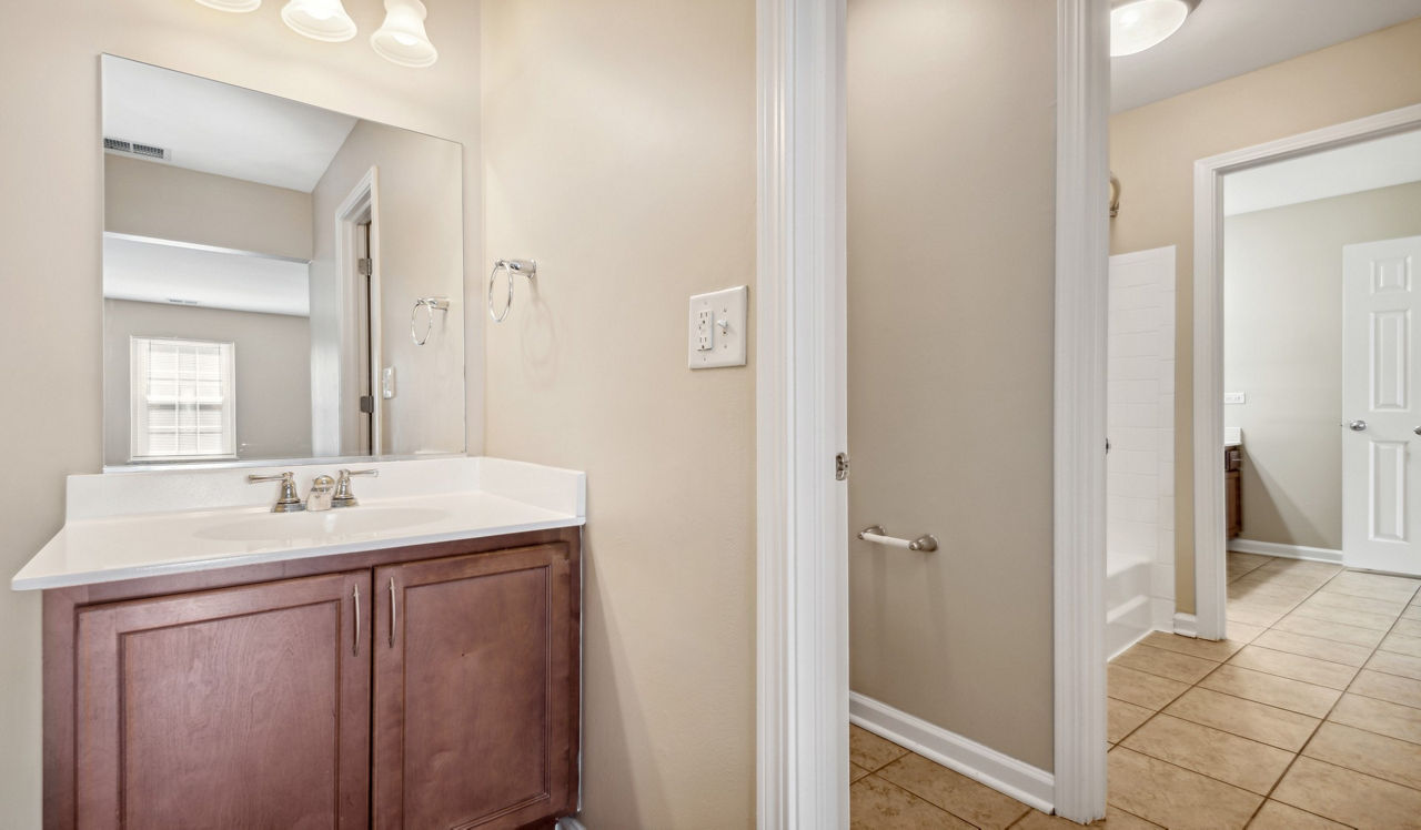Willow Bend - Rolling Meadows, IL - Bathroom