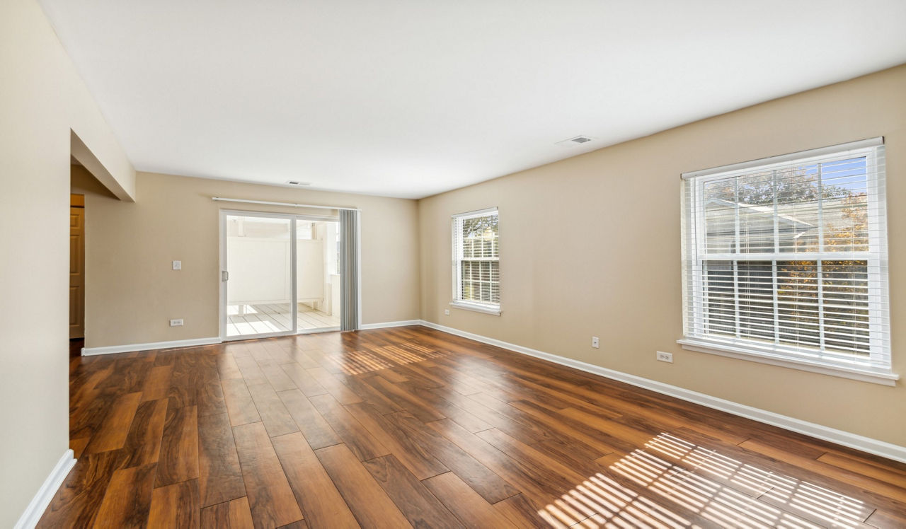 Willow Bend - Rolling Meadows, IL - Living Room