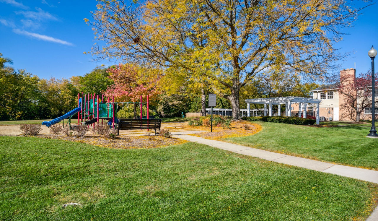 Willow Bend - Rolling Meadows, IL - Playground