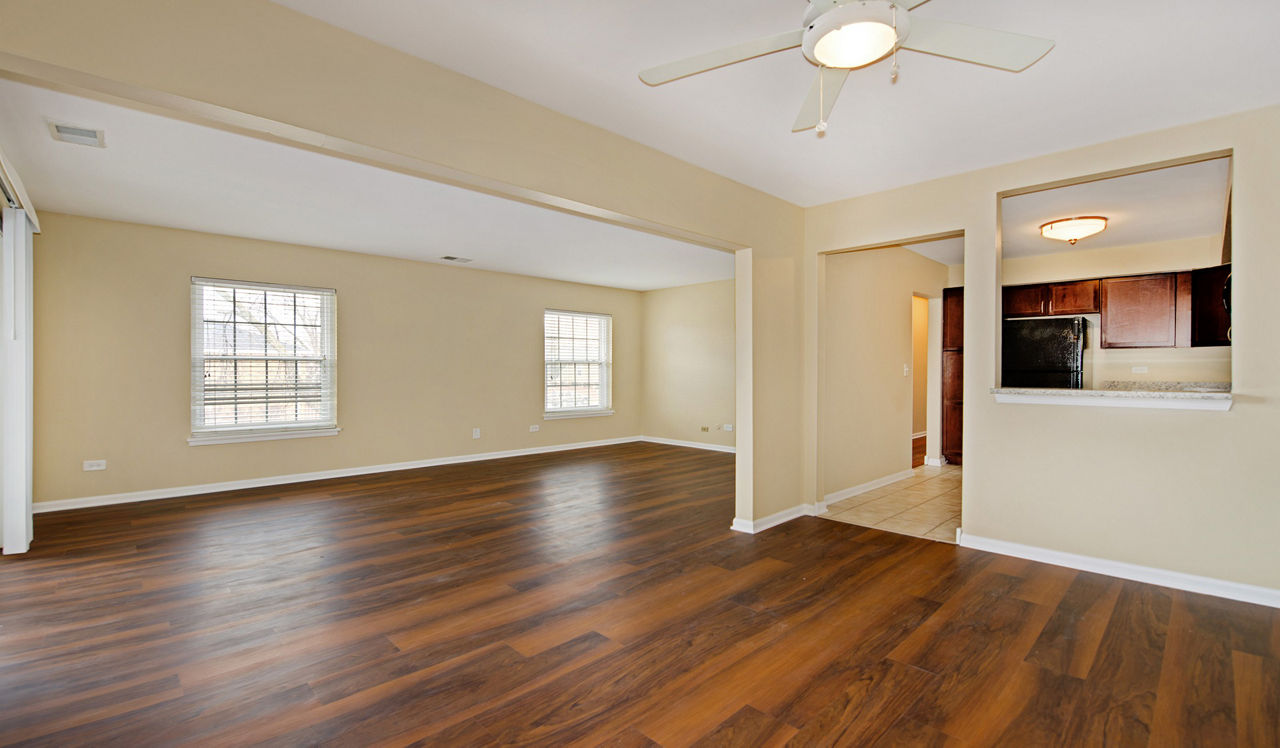 Willow Bend - Rolling Meadows, IL - living room