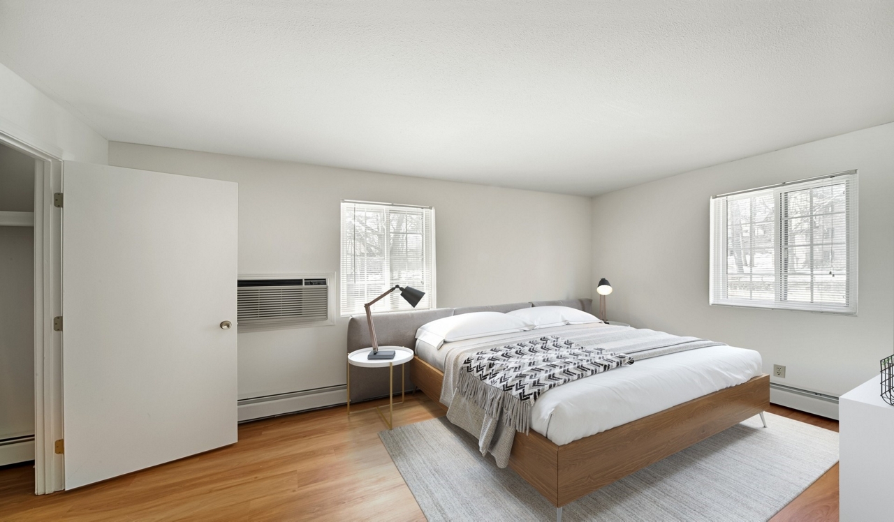 Royal Crest Estates - Nashua, NH - Bedroom/