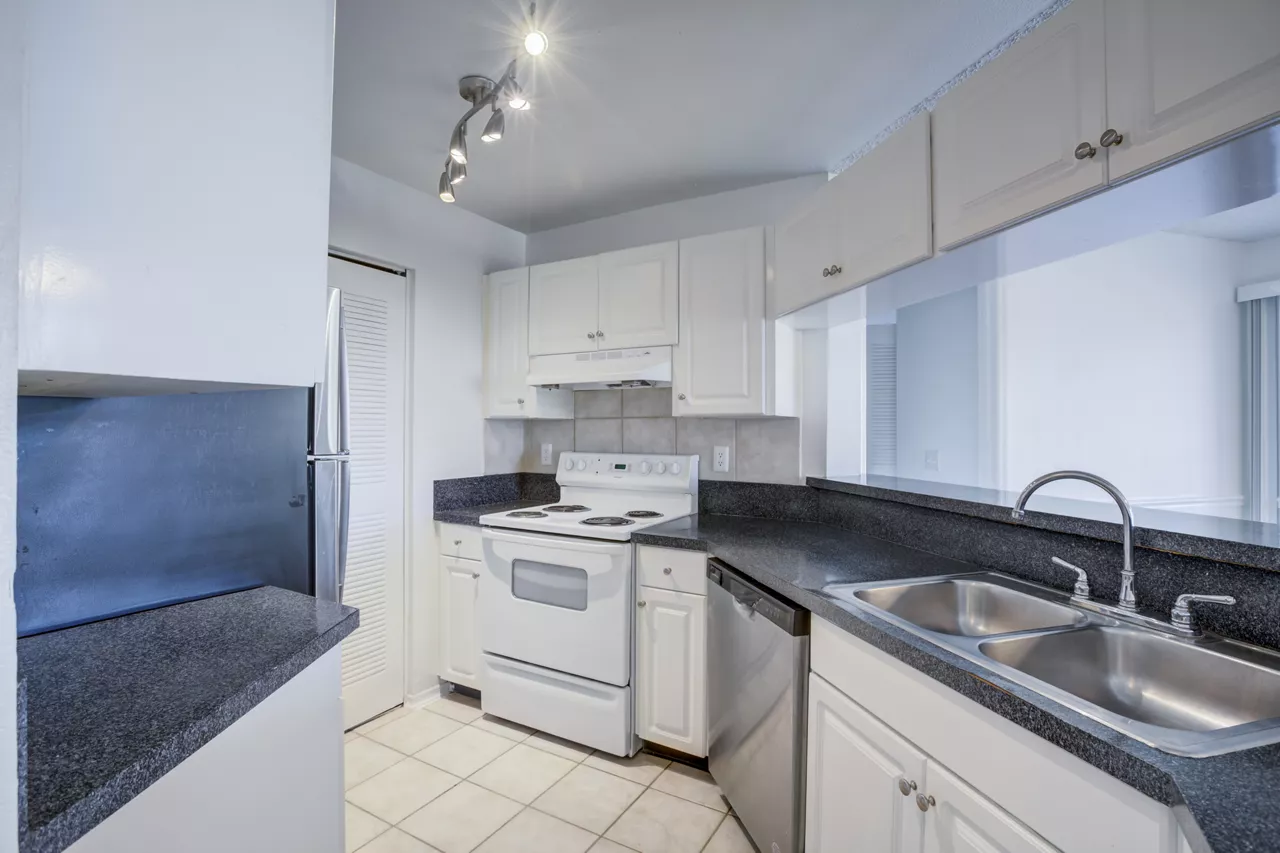Winthrop West - Riverview, FL - Kitchen