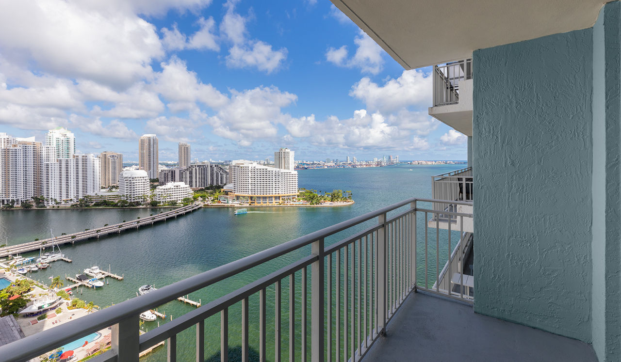 Yacht Club at Brickell Apartments - Miami, FL - balcony