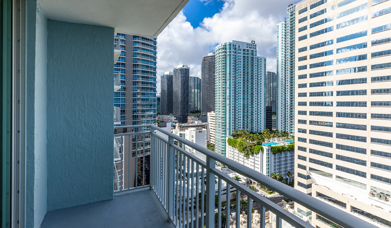 Yacht Club at Brickell Apartments - Miami, FL - balcony