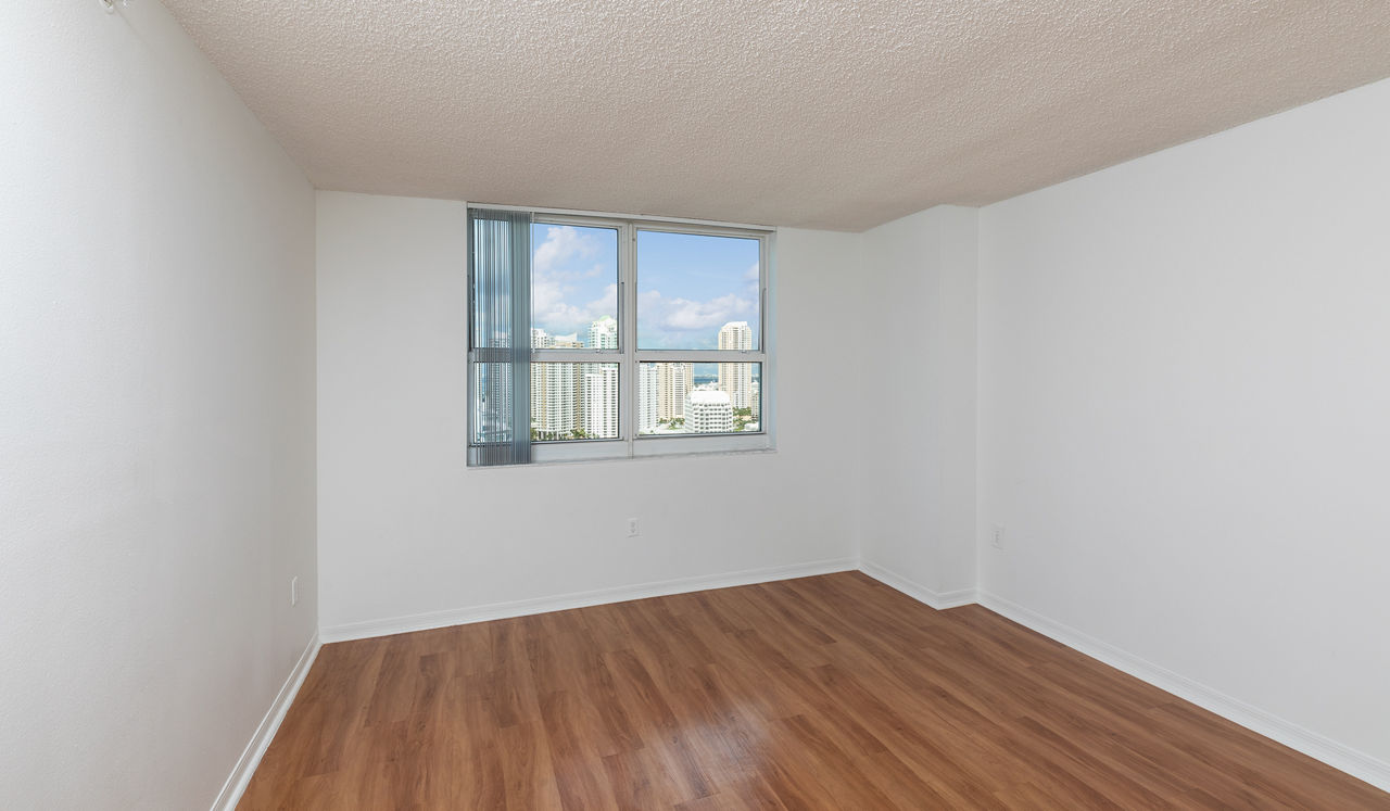 Yacht Club at Brickell Apartments - Miami, FL - Bathroom