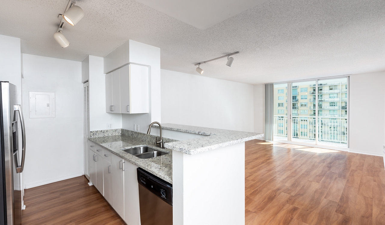 Yacht Club - Miami, FL - Kitchen