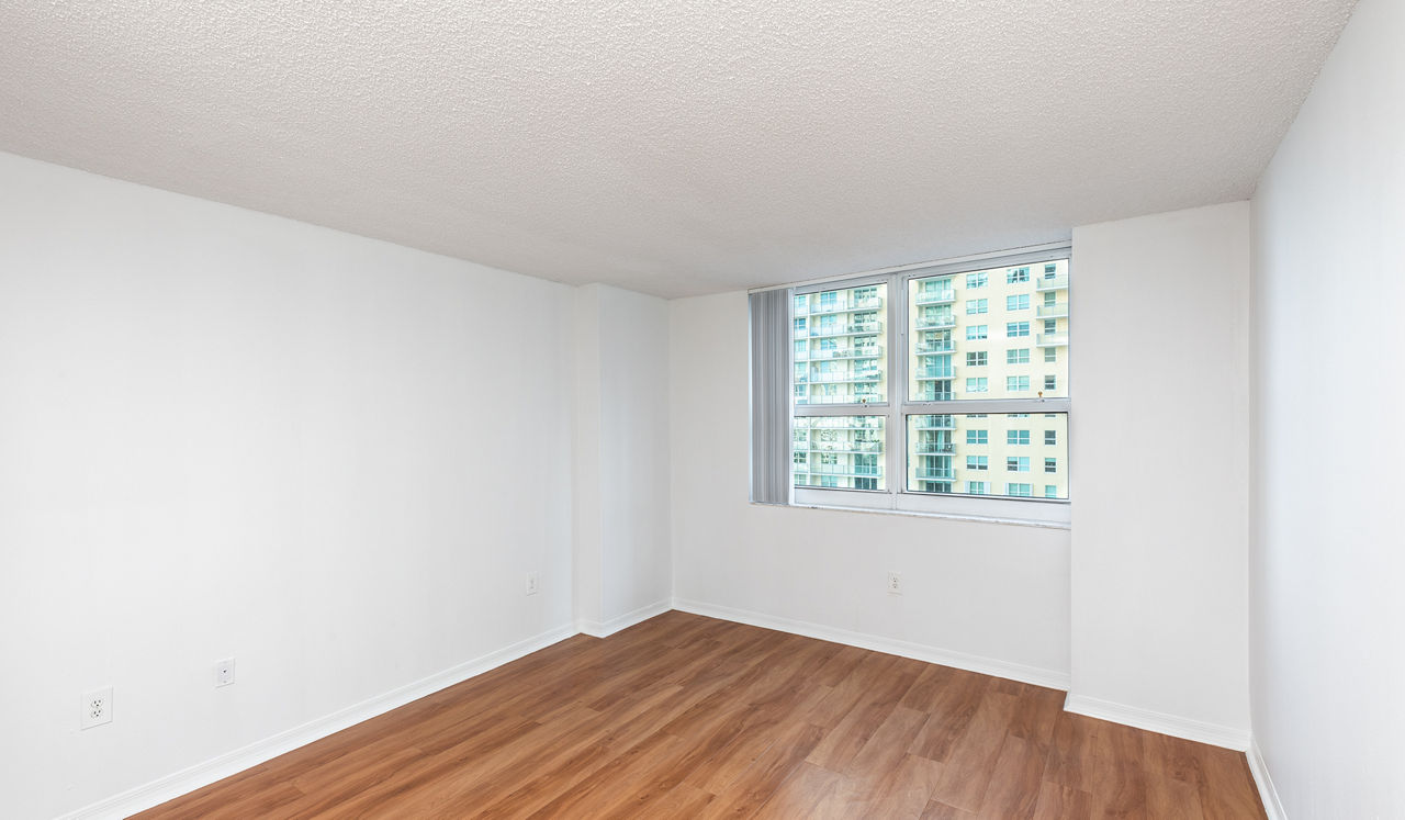 Yacht Club at Brickell Apartments in Miami, FL - Living