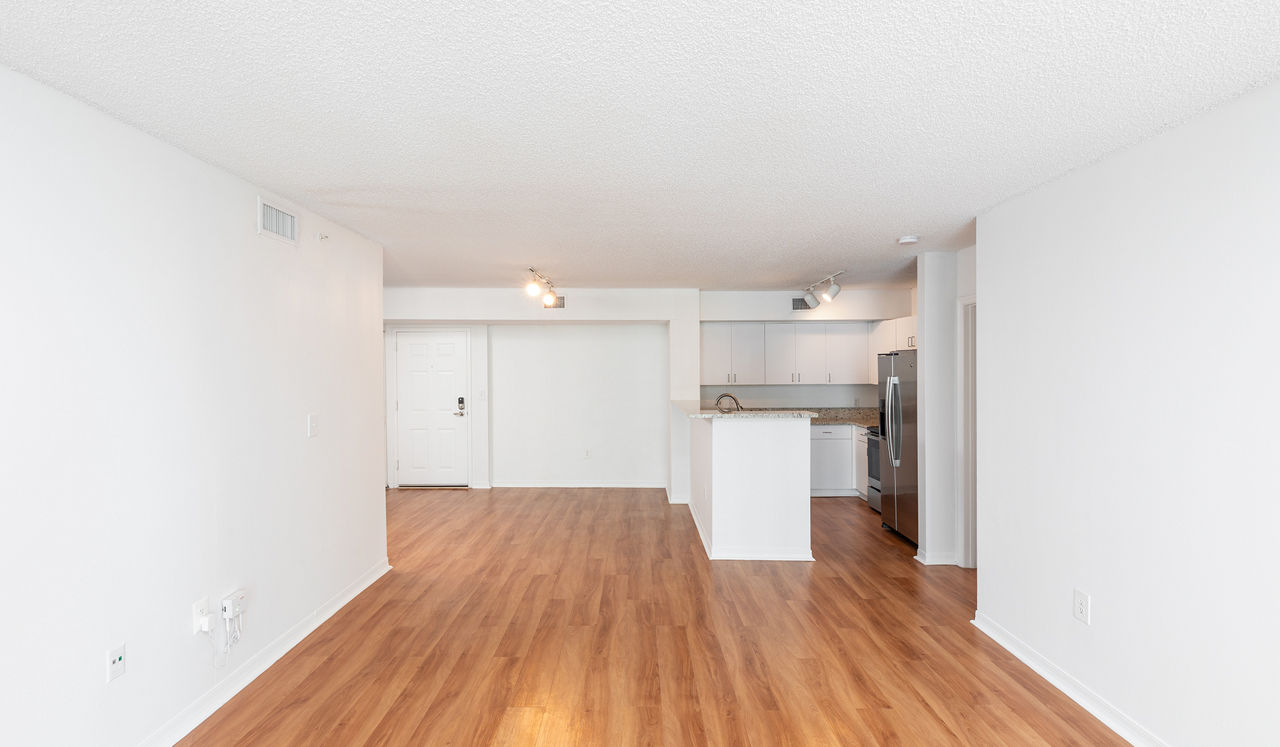 Yacht Club at Brickell Apartments in Miami, FL - Kitchen