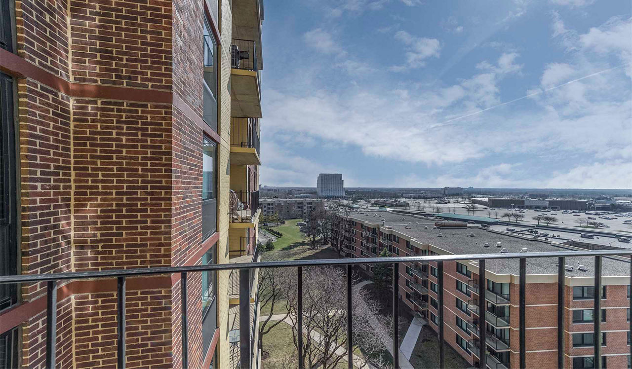 Yorktown - Lombard, IL - balcony