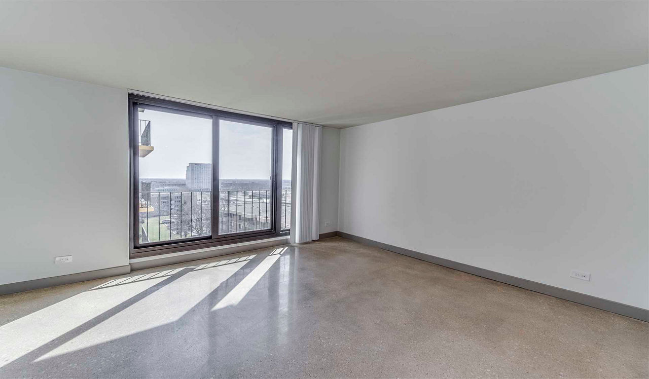 Yorktown - Lombard, IL - living area