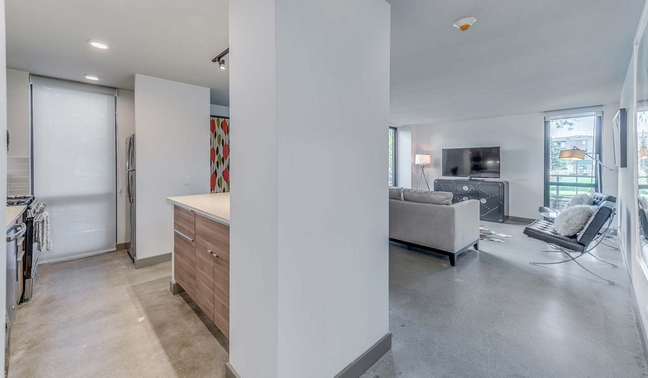 Yorktown Apartments - Lombard, IL - living