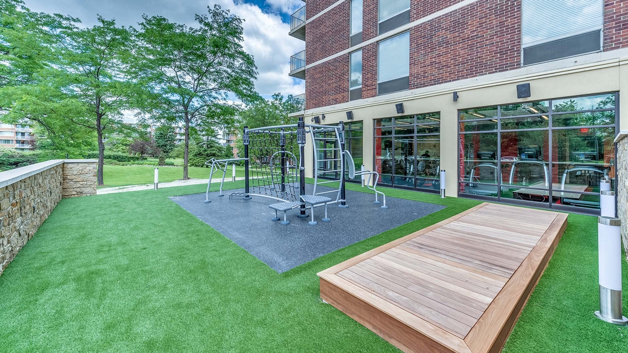Yorktown Apartment Homes – Lombard, IL – Outdoor Fitness