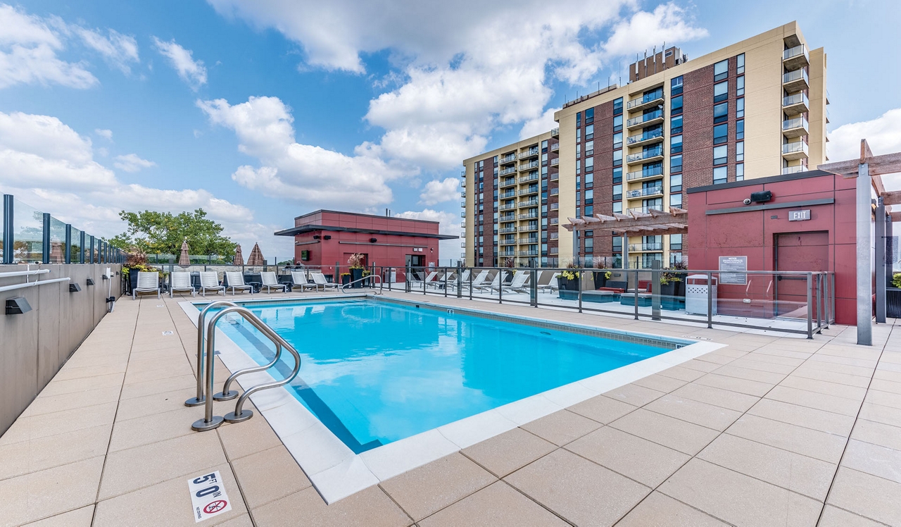 Yorktown Apartment Homes – Lombard, IL – Pool