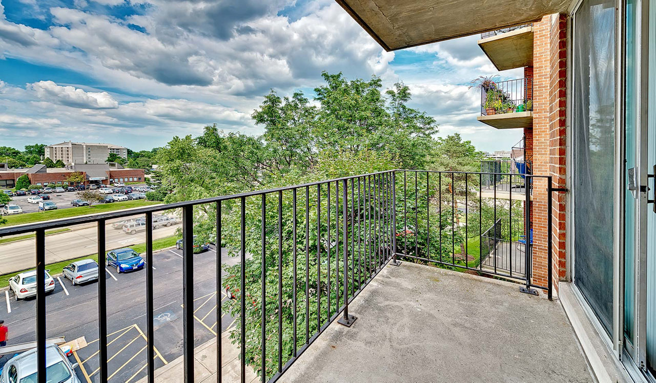 2200 Grace - Lombard, IL - Balcony