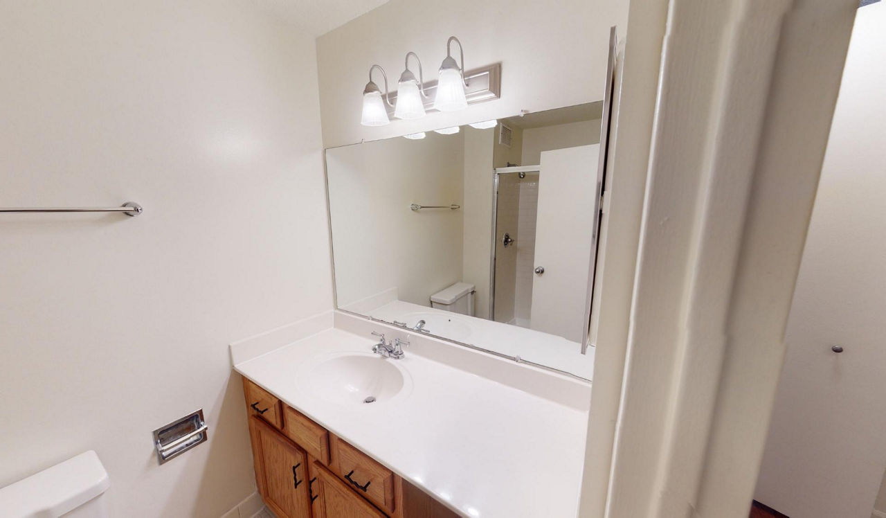 Yorktown Apartments - Lombard, IL - Bathroom