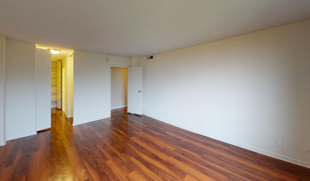 Yorktown Apartments - Lombard, IL - Bedroom