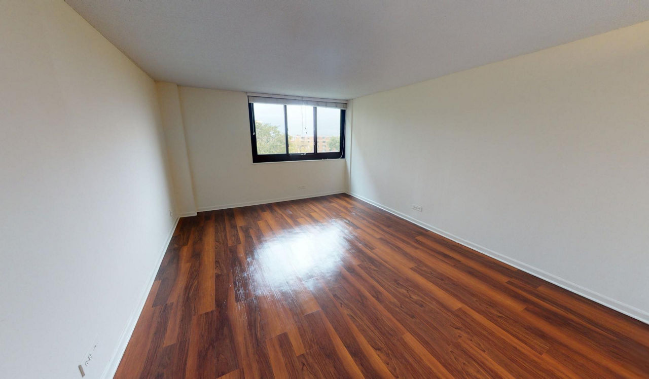 Yorktown Apartments - Lombard, IL - Bedroom