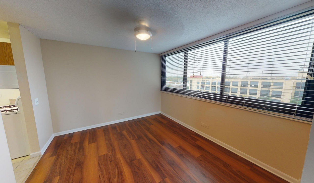 Yorktown Apartments - Lombard, IL - Dining Room
