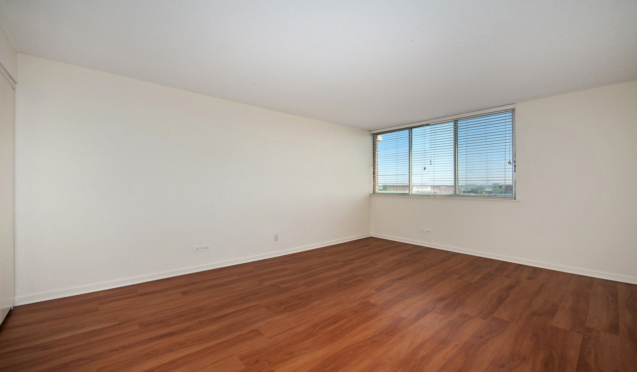 Yorktown Apartments - Lombard, IL - bedroom