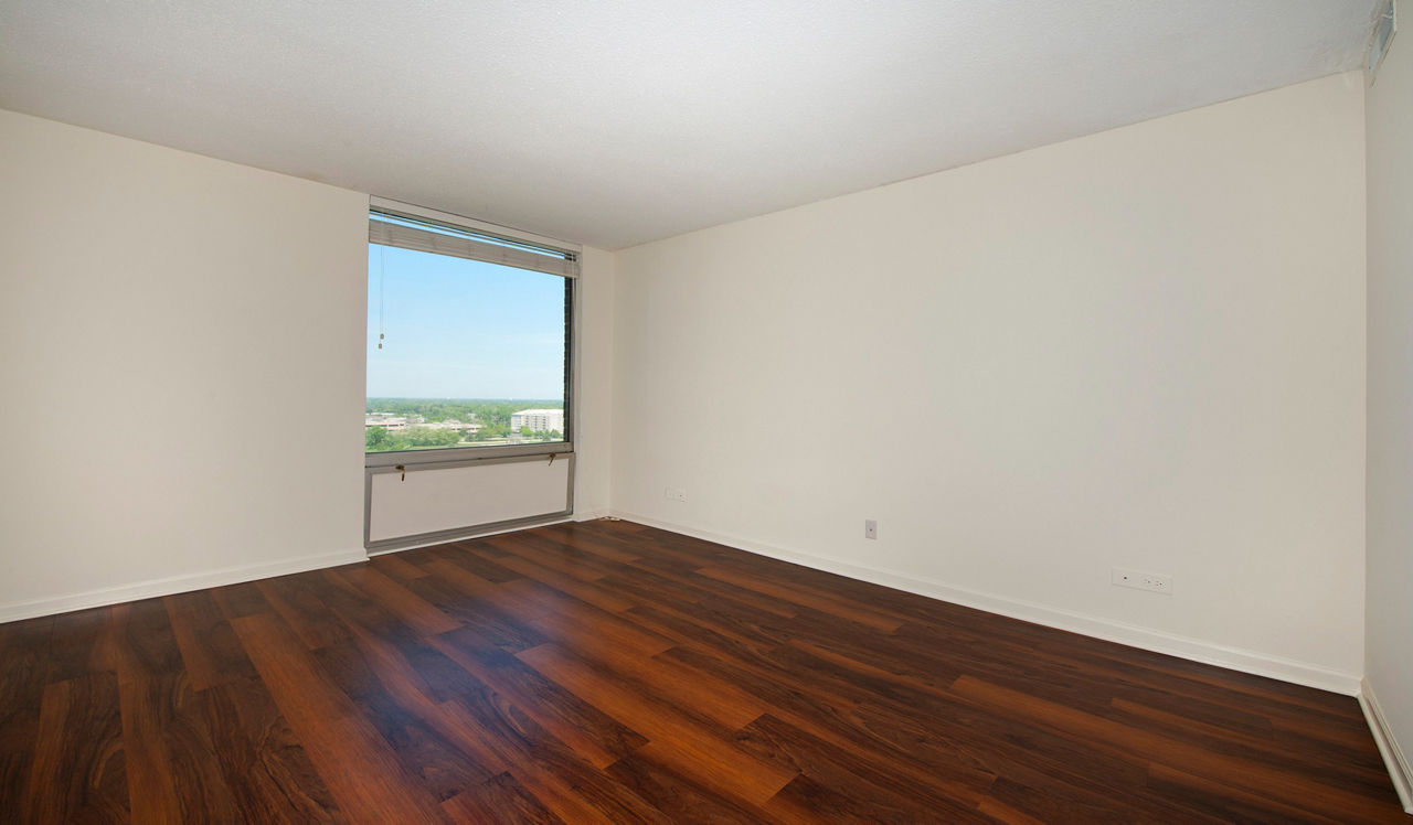 Yorktown - Lombard, IL - bedroom