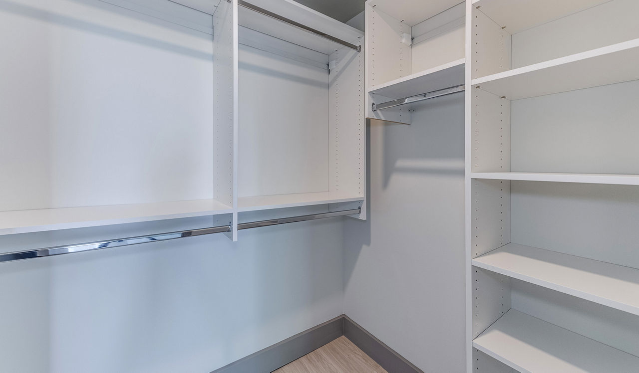 Yorktown - Lombard, IL - closet