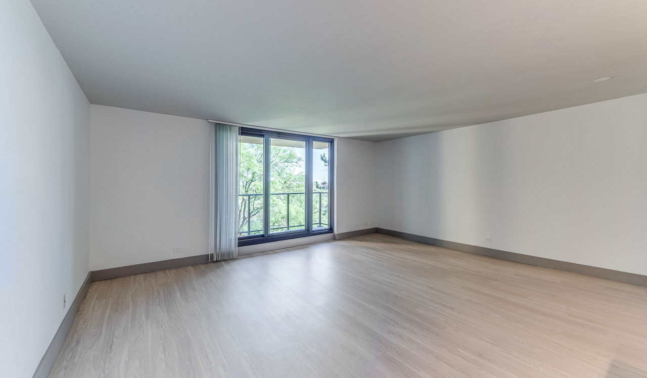 Yorktown - Lombard, IL - living room