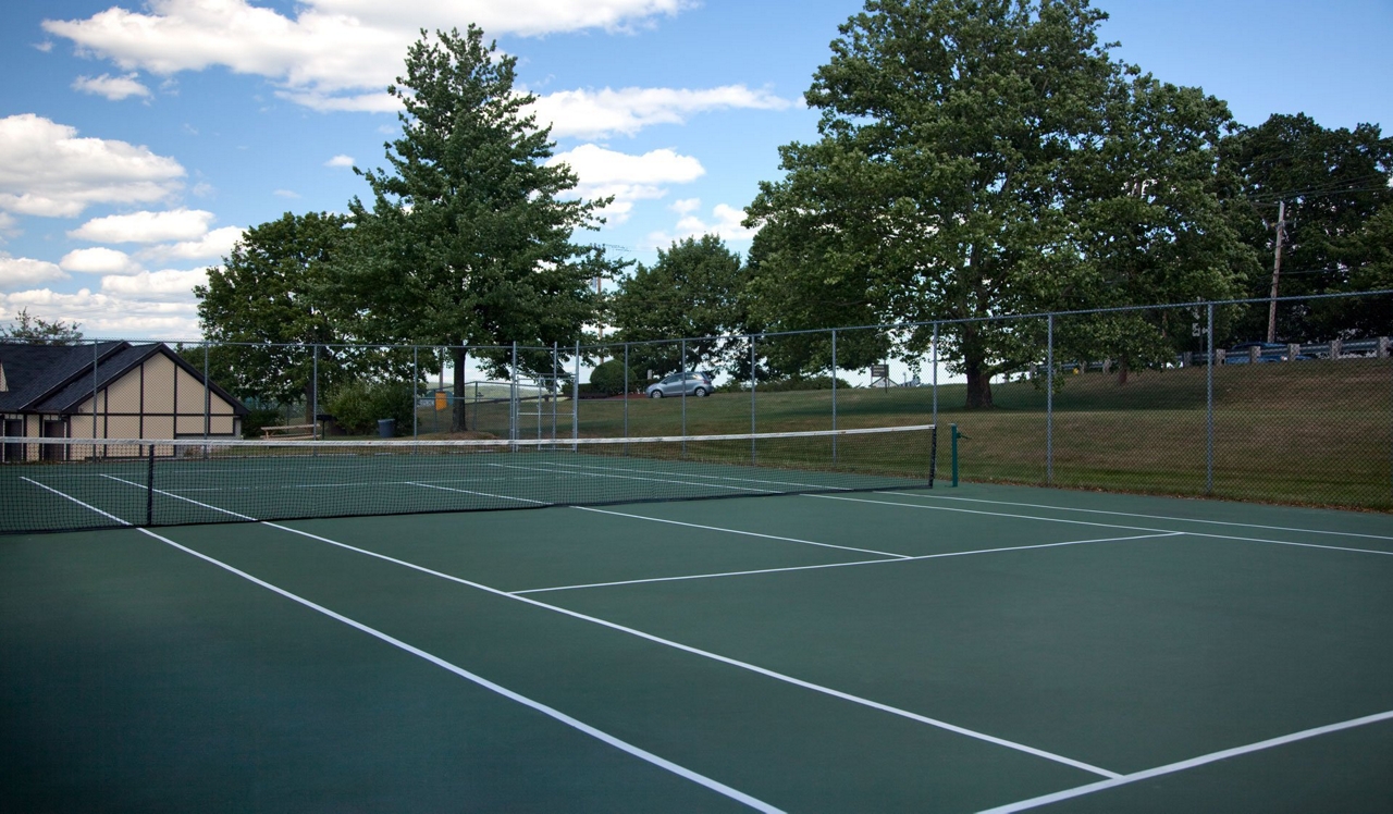Royal Crest Estates - Nashua, NH - Tennis court