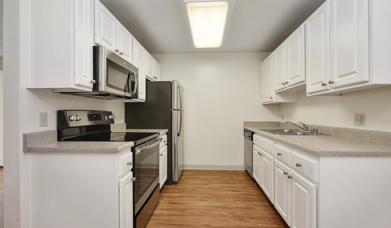 Mariners Cove Apartments - San Diego, CA - Kitchen