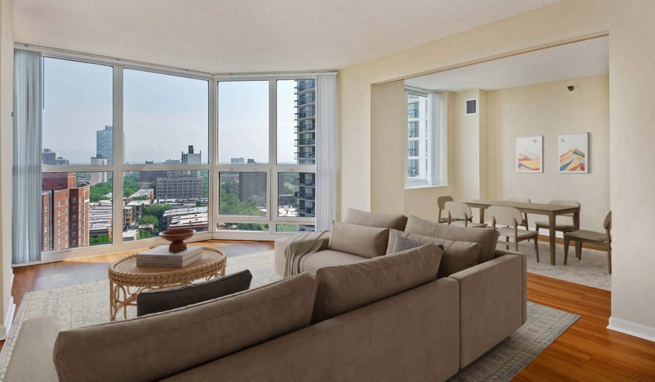 Hyde Park Tower - Chicago, IL - Living room