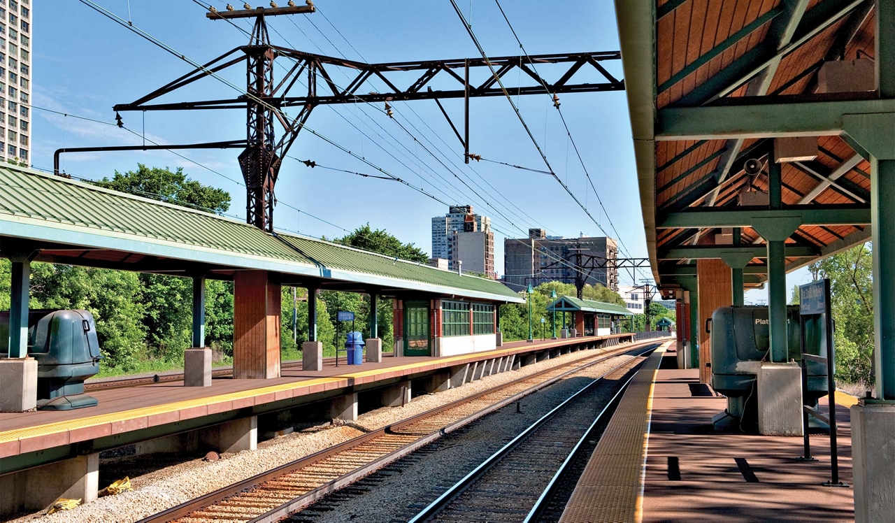 Hyde Park Towers - Chicago, IL - Train