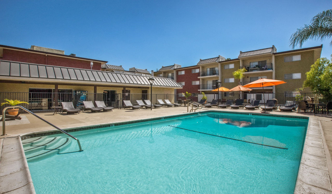 Villas of Pasadena - Pasadena, CA - Pool