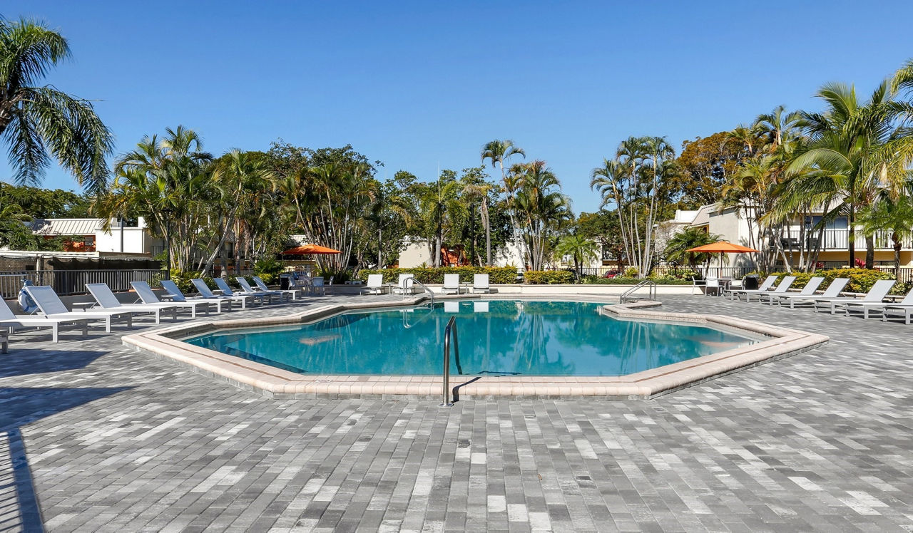 Four Quarters - Miami, FL - pool